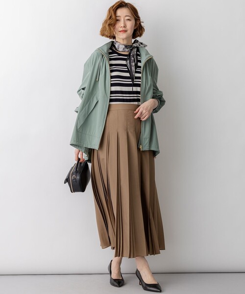 23区 L(ニジュウサンクオオキイサイズ)の「グロッシープリーツ ロングスカート(スカート・レディース・ブラック系・50/48/46/44)」の2枚目の写真