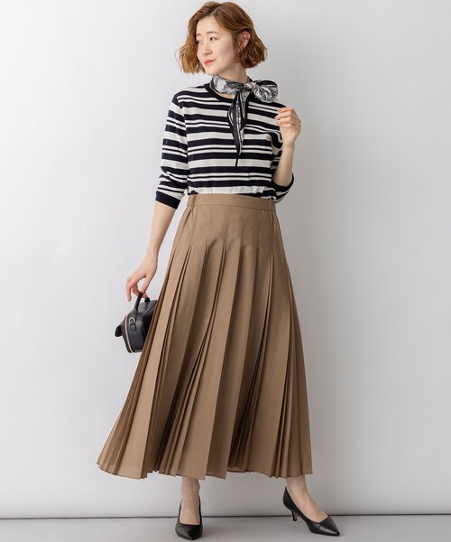 23区 L(ニジュウサンクオオキイサイズ)の「グロッシープリーツ ロングスカート(スカート・レディース・ブラック系・50/48/46/44)」の12枚目の写真