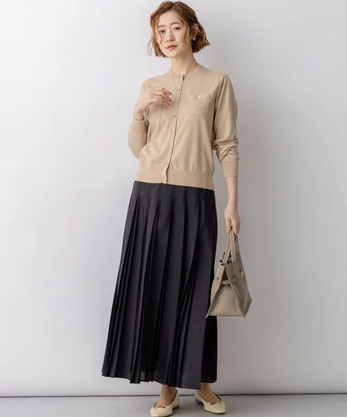 23区 L(ニジュウサンクオオキイサイズ)の「グロッシープリーツ ロングスカート(スカート・レディース・ブラック系・50/48/46/44)」の18枚目の写真