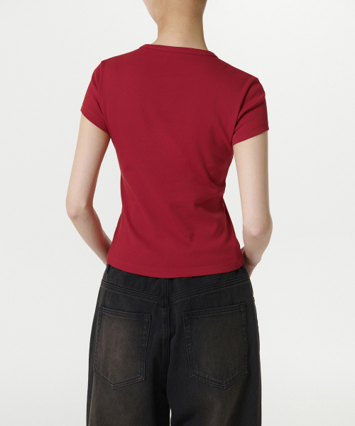 MUSINSA STANDARD WOMAN（ムシンサスタンダードウーマン）の「ウィメンズスリムクルーネックTシャツ[チリレッド]（Tシャツ/カットソー・レディース・その他・MEDIUM/SMALL/X-SMALL/LARGE/X-LARGE）」の4枚目の写真