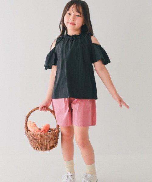 NHT（エヌエイチティー）の「NHT/エヌエイチティー オフショルダー ブラウス（シャツ/ブラウス・キッズ・ブラック・120cm/150cm/160cm/140cm/130cm/110cm）」の2枚目の写真