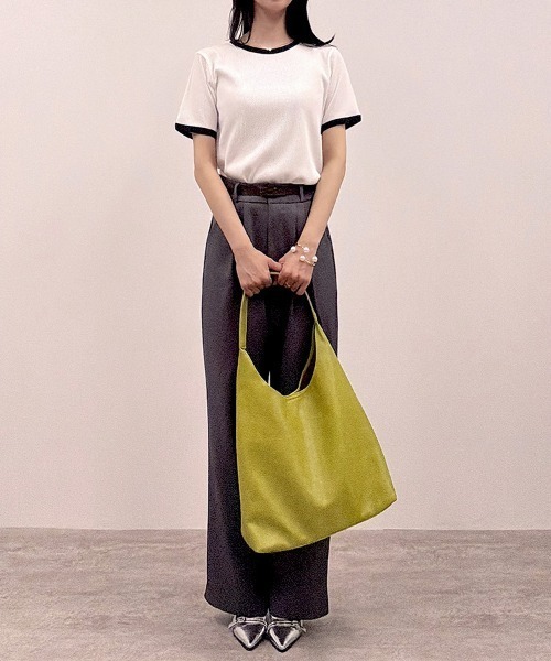 CLOTHY（クロシィ）の「【ベーシックを、ひとさじモードに】テレコバイカラーT（Tシャツ/カットソー・レディース・オフホワイト/ブラウン/ブラック・MEDIUM）」の6枚目の写真