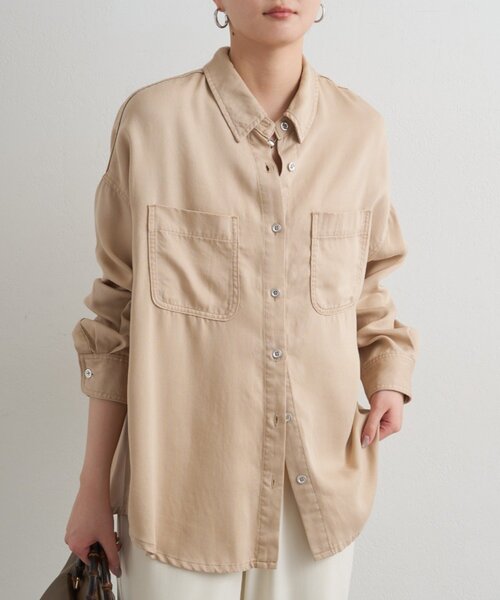 LOUNGEDRESS（ラウンジドレス）の「【サイズ展開あり/初夏まで着られる】フルイドデニムシャツ（シャツ/ブラウス・レディース・ブルー/ベージュ・SMALL/MEDIUM）」の2枚目の写真