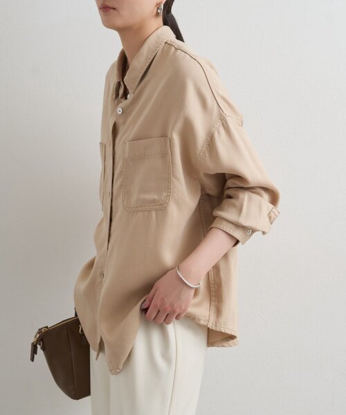 LOUNGEDRESS（ラウンジドレス）の「【サイズ展開あり/初夏まで着られる】フルイドデニムシャツ（シャツ/ブラウス・レディース・ブルー/ベージュ・SMALL/MEDIUM）」の4枚目の写真