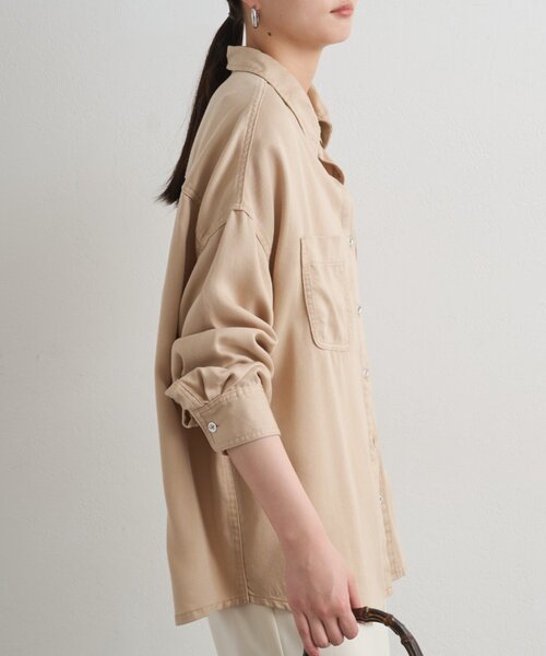 LOUNGEDRESS（ラウンジドレス）の「【サイズ展開あり/初夏まで着られる】フルイドデニムシャツ（シャツ/ブラウス・レディース・ブルー/ベージュ・SMALL/MEDIUM）」の6枚目の写真