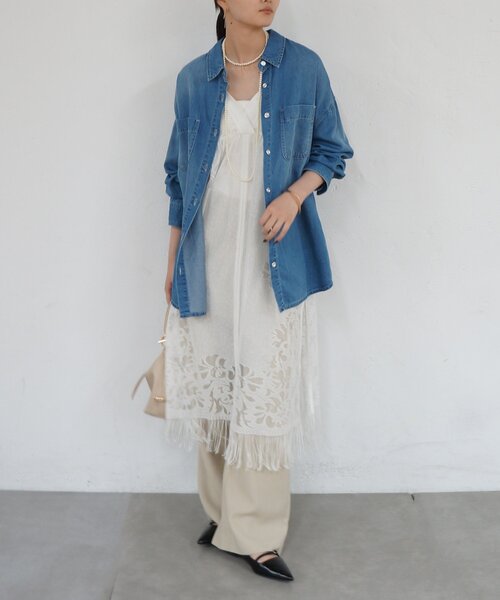 LOUNGEDRESS（ラウンジドレス）の「【サイズ展開あり/初夏まで着られる】フルイドデニムシャツ（シャツ/ブラウス・レディース・ブルー/ベージュ・SMALL/MEDIUM）」の8枚目の写真