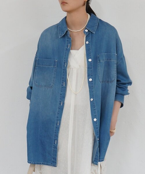 LOUNGEDRESS（ラウンジドレス）の「【サイズ展開あり/初夏まで着られる】フルイドデニムシャツ（シャツ/ブラウス・レディース・ブルー/ベージュ・SMALL/MEDIUM）」の11枚目の写真