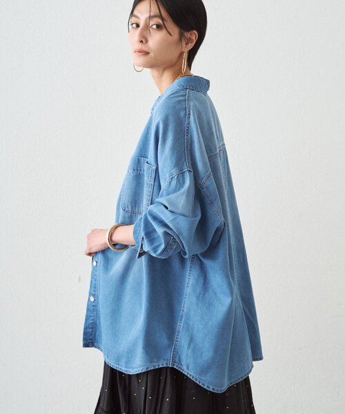LOUNGEDRESS（ラウンジドレス）の「【サイズ展開あり/初夏まで着られる】フルイドデニムシャツ（シャツ/ブラウス・レディース・ブルー/ベージュ・SMALL/MEDIUM）」の16枚目の写真