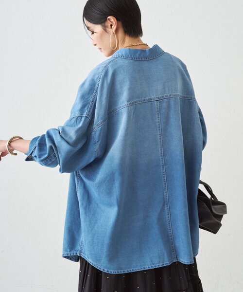 LOUNGEDRESS（ラウンジドレス）の「【サイズ展開あり/初夏まで着られる】フルイドデニムシャツ（シャツ/ブラウス・レディース・ブルー/ベージュ・SMALL/MEDIUM）」の17枚目の写真