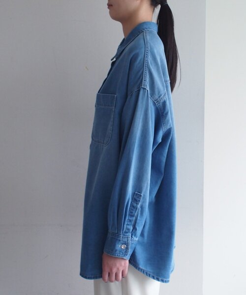 LOUNGEDRESS（ラウンジドレス）の「【サイズ展開あり/初夏まで着られる】フルイドデニムシャツ（シャツ/ブラウス・レディース・ブルー/ベージュ・SMALL/MEDIUM）」の20枚目の写真