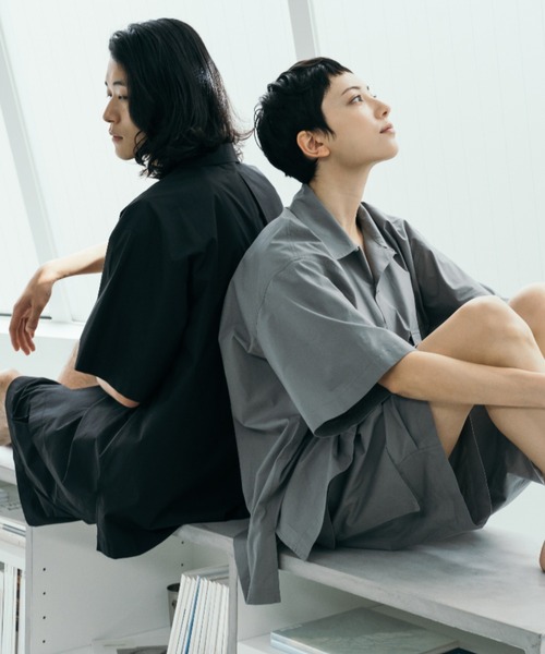 WITH OR WITHOUT(ウィズオアウィズアウト)の「ワイドカーゴショートパンツ/立体ポケットデザイン × コットンシルク素材(カーゴパンツ・メンズ・ブラック/グレー・2/1)」の10枚目の写真