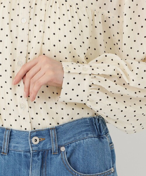 Afternoon Tea(アフタヌーンティー)の「ドット襟付きブラウス(シャツ/ブラウス・レディース・ブラック/アイボリー・MEDIUM)」の6枚目の写真