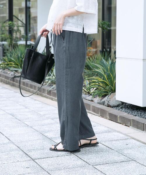 ITEMS URBANRESEARCH(アイテムズ アーバンリサーチ)の「『洗濯可』レーヨンデニムワイドパンツ(デニムパンツ・レディース・ブルー/ワンウォッシュ/ブラック・FREE)」の8枚目の写真