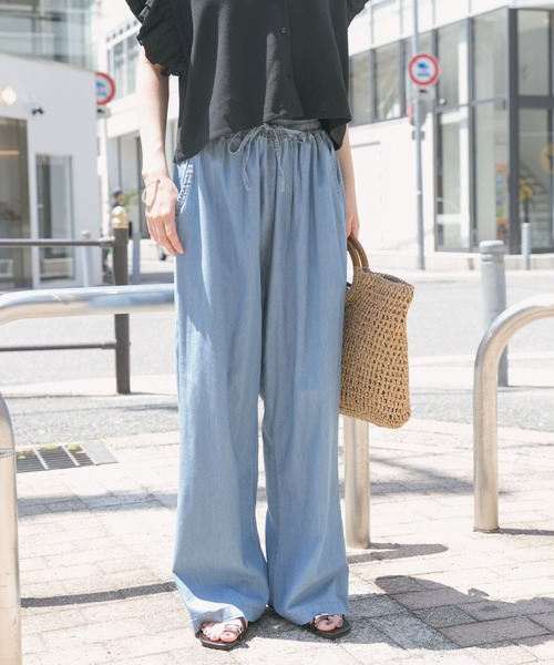 ITEMS URBANRESEARCH（アイテムズ アーバンリサーチ）の「レーヨンデニムワイドパンツ（デニムパンツ・レディース・ブルー/ワンウォッシュ/ブラック・FREE）」の12枚目の写真