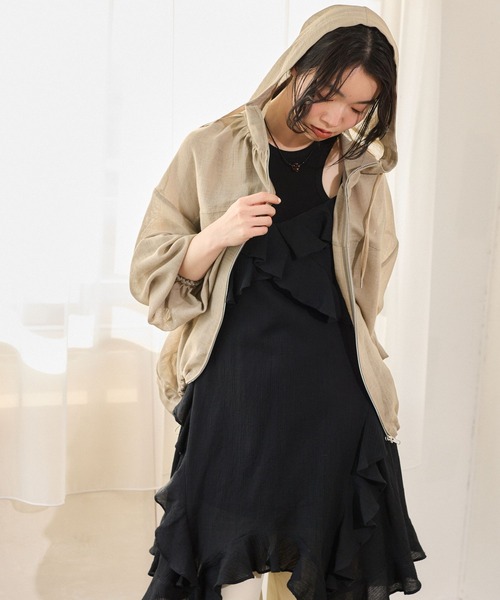 mysty woman（ミスティウーマン）の「シアーフードブルゾン 666530（パーカー・レディース・ベージュ/アイボリー/ブラック・FREE）」の3枚目の写真