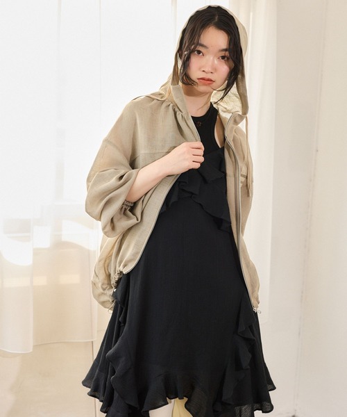 mysty woman（ミスティウーマン）の「シアーフードブルゾン 666530（パーカー・レディース・ベージュ/アイボリー/ブラック・FREE）」の4枚目の写真