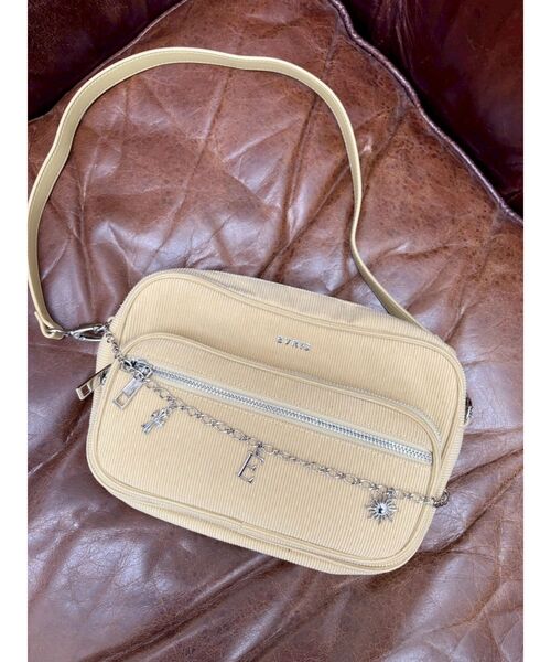 EVRIS(エヴリス)の「【500mlペットボトルも入る!】CHARMハンドBAG ドット柄(ハンドバッグ・レディース・イエロー/ブラック/ホワイト・FREE)」の8枚目の写真