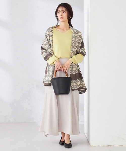 a.v.v（アーヴェヴェ）の「大判ストール（ストール/ショール・レディース・グレー/レッド・38）」の5枚目の写真