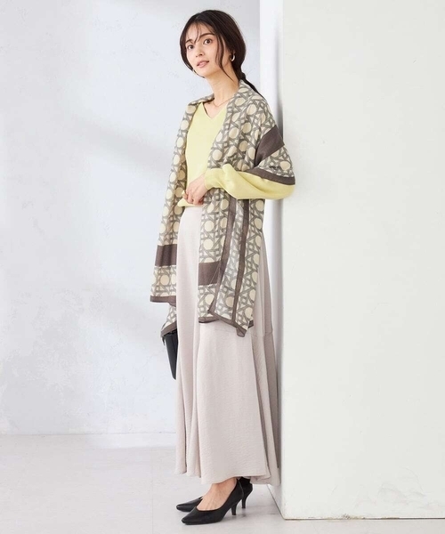 a.v.v（アーヴェヴェ）の「大判ストール（ストール/ショール・レディース・グレー/レッド・38）」の6枚目の写真