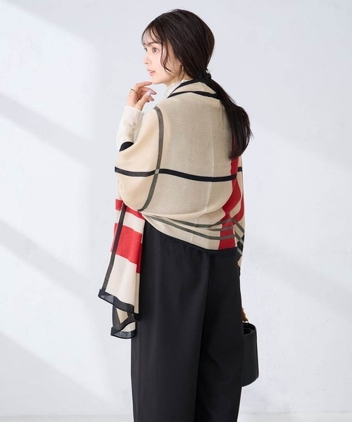 a.v.v（アーヴェヴェ）の「大判ストール（ストール/ショール・レディース・グレー/レッド・38）」の9枚目の写真