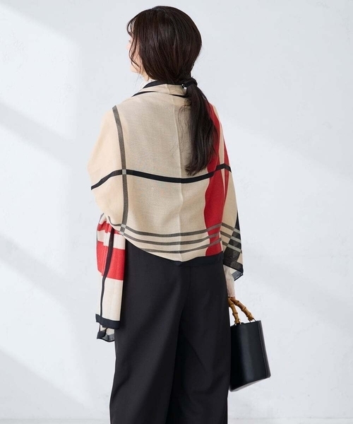 a.v.v（アーヴェヴェ）の「大判ストール（ストール/ショール・レディース・グレー/レッド・38）」の10枚目の写真