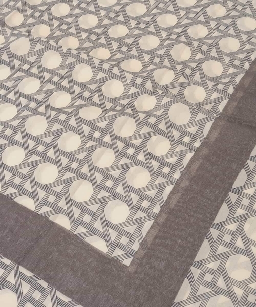 a.v.v（アーヴェヴェ）の「大判ストール（ストール/ショール・レディース・グレー/レッド・38）」の14枚目の写真