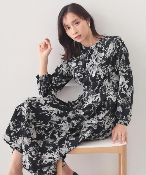 index(インデックス)の「フラワーハイネックタックワンピース【洗濯機OK/イージーアイロン/防シワ】(ワンピース・レディース・ネイビー系/アイボリー系/ベージュ系その他4・42/40/38/36)」の3枚目の写真