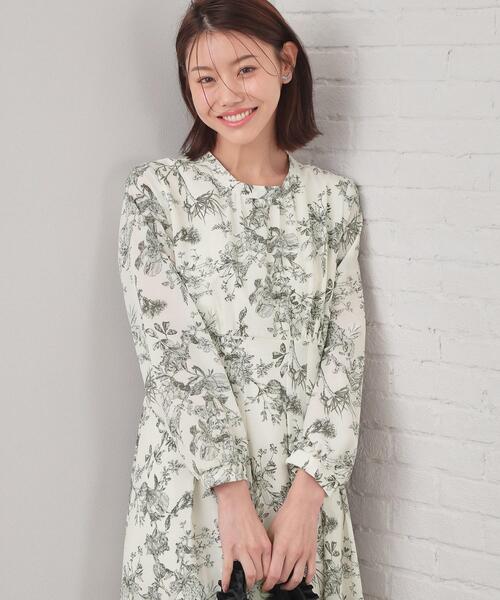 index(インデックス)の「フラワーハイネックタックワンピース【洗濯機OK/イージーアイロン/防シワ】(ワンピース・レディース・ネイビー系/アイボリー系/ベージュ系その他4・42/40/38/36)」の5枚目の写真