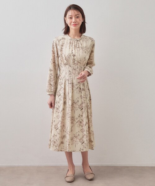 index(インデックス)の「フラワーハイネックタックワンピース【洗濯機OK/イージーアイロン/防シワ】(ワンピース・レディース・ネイビー系/アイボリー系/ベージュ系その他4・42/40/38/36)」の16枚目の写真