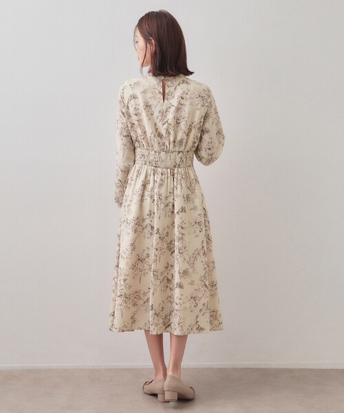 index(インデックス)の「フラワーハイネックタックワンピース【洗濯機OK/イージーアイロン/防シワ】(ワンピース・レディース・ネイビー系/アイボリー系/ベージュ系その他4・42/40/38/36)」の18枚目の写真