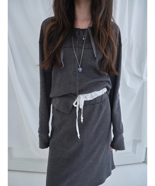 MUWM(ムウム)の「ダブルレイヤースカート Double Layer Skirts (チャコール)(スカート・レディース・チャコール・OS)」の4枚目の写真