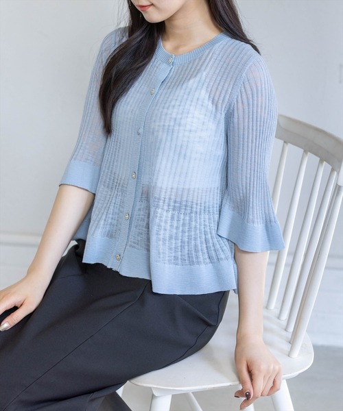 CLEAR BASIC（クリアベーシック）の「裾フリルビジューボタンシアーニットカーディガン［骨格ウェーブ/華奢見え/フレアシルエット/フェミニン］（カーディガン/ボレロ・レディース・ブラック/ピンクベージュ/アイボリー/ブルーグレー・F）」の3枚目の写真