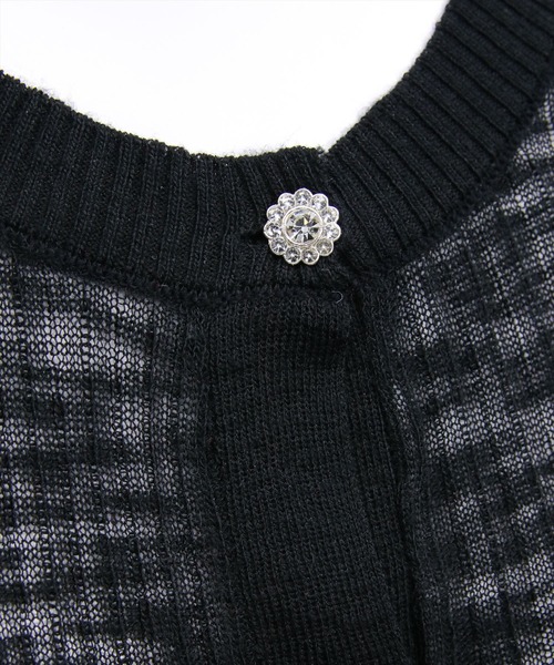 CLEAR BASIC（クリアベーシック）の「裾フリルビジューボタンシアーニットカーディガン［骨格ウェーブ/華奢見え/フレアシルエット/フェミニン］（カーディガン/ボレロ・レディース・ブラック/ピンクベージュ/アイボリー/ブルーグレー・F）」の5枚目の写真