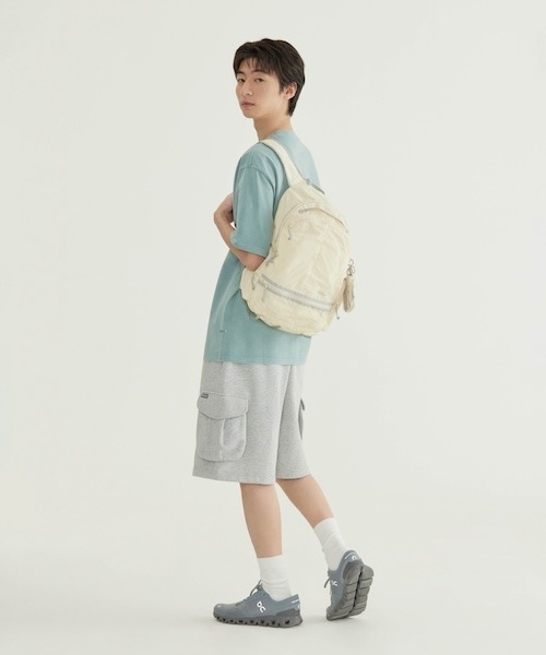 COVERNAT(カバーナット)の「LIGHT NYLON BACKPACK(バックパック/リュック・メンズ・スカイブルー/アイボリー/ブラック・FREE)」の6枚目の写真