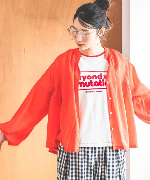 niko and...(ニコアンド)の「プレミアムローンフレアブラウス(シャツ/ブラウス・レディース・レッド/チャコール/イエロー/ホワイト・LARGE/MEDIUM)」の1枚目の写真