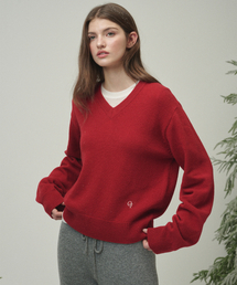 OSTKAKA（オストカーカ）の「エッセンシャルVネックプルオーバー レッド（ニット/セーター）」