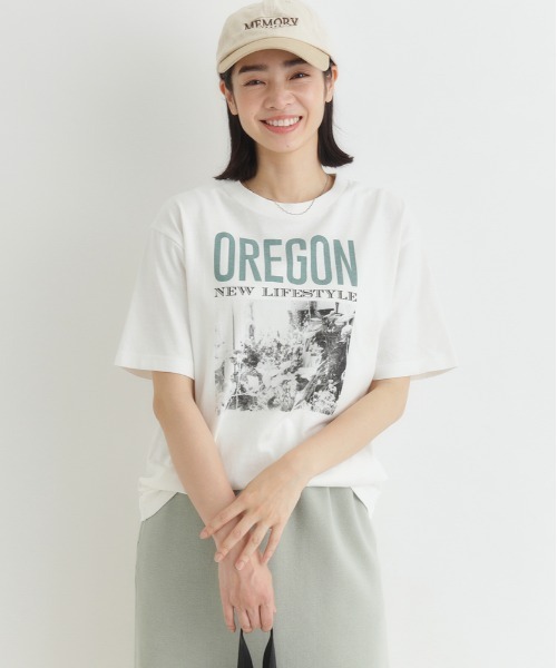 Right-on(ライトオン)の「【HONEYSUCKLE ROSE】アソートグラフィックTシャツ (半袖カットソー / プリントロゴ / クルーネック / ラウンドヘム / ゆったり / 体型カバー)(Tシャツ/カットソー・レディース・オフホワイト/ブルー/ブラウン/ホワイト/ライトグレー/イエロー/ダークグレー/キナリ・S/M/L)」の2枚目の写真