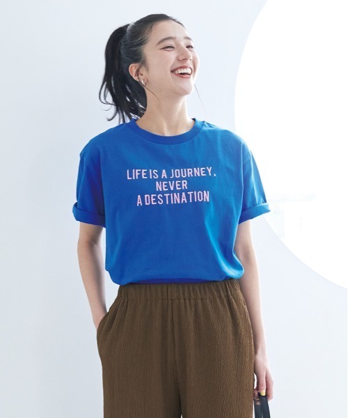 Right-on(ライトオン)の「【HONEYSUCKLE ROSE】アソートグラフィックTシャツ (半袖カットソー / プリントロゴ / クルーネック / ラウンドヘム / ゆったり / 体型カバー)(Tシャツ/カットソー・レディース・オフホワイト/ブルー/ブラウン/ホワイト/ライトグレー/イエロー/ダークグレー/キナリ・S/M/L)」の7枚目の写真