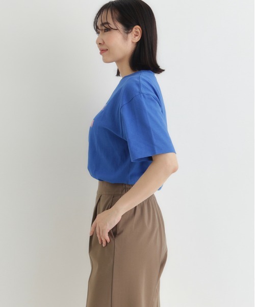 Right-on(ライトオン)の「【HONEYSUCKLE ROSE】アソートグラフィックTシャツ (半袖カットソー / プリントロゴ / クルーネック / ラウンドヘム / ゆったり / 体型カバー)(Tシャツ/カットソー・レディース・オフホワイト/ブルー/ブラウン/ホワイト/ライトグレー/イエロー/ダークグレー/キナリ・S/M/L)」の10枚目の写真