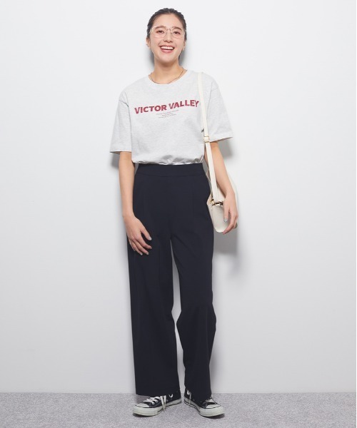 Right-on(ライトオン)の「【HONEYSUCKLE ROSE】アソートグラフィックTシャツ (半袖カットソー / プリントロゴ / クルーネック / ラウンドヘム / ゆったり / 体型カバー)(Tシャツ/カットソー・レディース・オフホワイト/ブルー/ブラウン/ホワイト/ライトグレー/イエロー/ダークグレー/キナリ・S/M/L)」の15枚目の写真