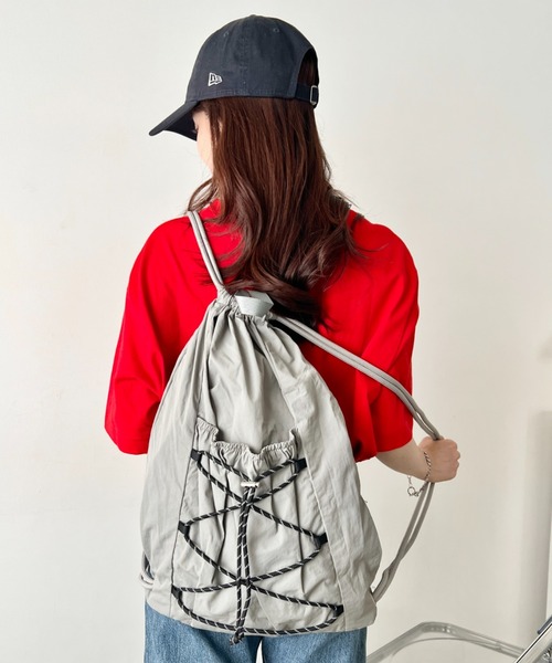 wears（ウェアーズ）の「【A4収納可】ナイロンドローストリングナップサック（バックパック/リュック・レディース・アイボリー/グレー/ブラック・FREE）」の5枚目の写真
