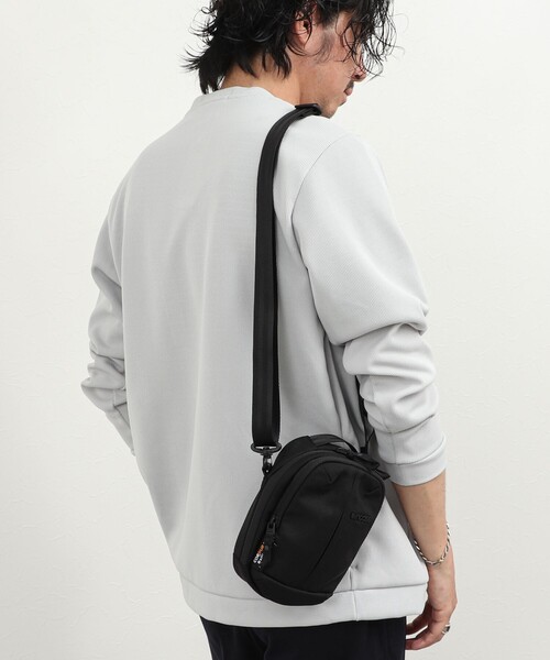 incase(インケース)の「【Incase/インケース】Tracks Small Shoulder Pouch(ショルダーバッグ・メンズ・ブラック・FREE)」の1枚目の写真