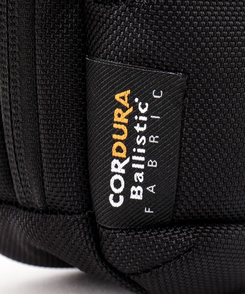 incase(インケース)の「【Incase/インケース】Tracks Small Shoulder Pouch(ショルダーバッグ・メンズ・ブラック・FREE)」の5枚目の写真