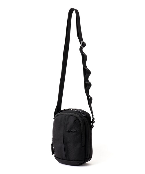 incase(インケース)の「【Incase/インケース】Tracks Small Shoulder Pouch(ショルダーバッグ・メンズ・ブラック・FREE)」の6枚目の写真