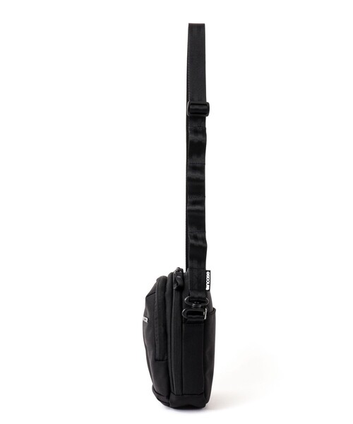 incase(インケース)の「【Incase/インケース】Tracks Small Shoulder Pouch(ショルダーバッグ・メンズ・ブラック・FREE)」の8枚目の写真