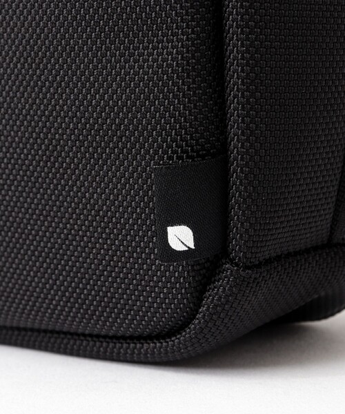 incase(インケース)の「【Incase/インケース】Tracks Small Shoulder Pouch(ショルダーバッグ・メンズ・ブラック・FREE)」の14枚目の写真