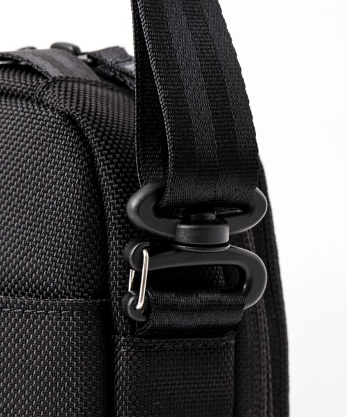incase(インケース)の「【Incase/インケース】Tracks Small Shoulder Pouch(ショルダーバッグ・メンズ・ブラック・FREE)」の15枚目の写真