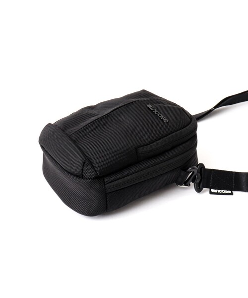 incase(インケース)の「【Incase/インケース】Tracks Small Shoulder Pouch(ショルダーバッグ・メンズ・ブラック・FREE)」の19枚目の写真