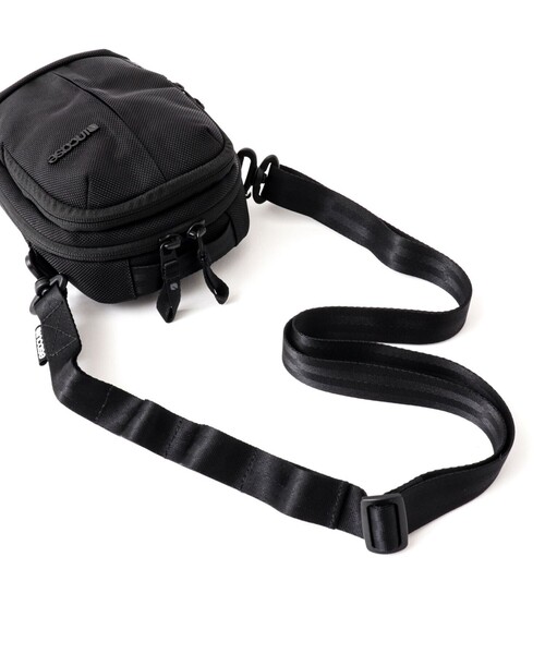 incase(インケース)の「【Incase/インケース】Tracks Small Shoulder Pouch(ショルダーバッグ・メンズ・ブラック・FREE)」の21枚目の写真