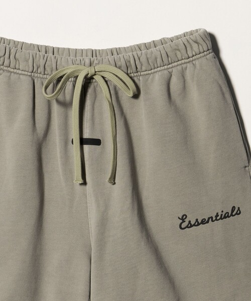 FOG ESSENTIALS(エフオージーエッセンシャルズ)の「<FEAR OF GOD ESSENTIALS>FIT ショーツ(スウェットパンツ・メンズ・ブラック/ナチュラル・XS/M/L/S)」の4枚目の写真